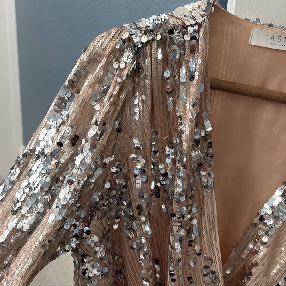 ASTR The Label Primadonna Silver & Tan Sequin Top - Small, 4 - 6 - Picture 8 of 14